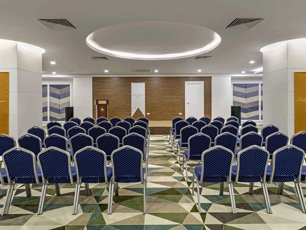 Glamour Resort & Spa