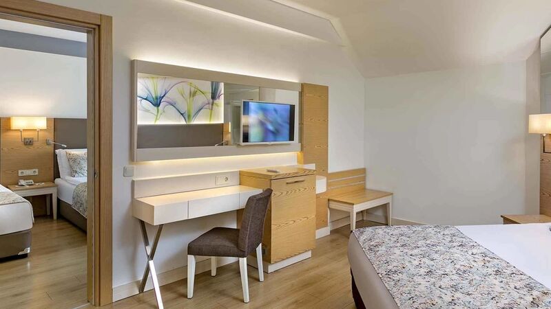 Glamour Resort & Spa