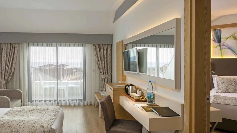 Glamour Resort & Spa