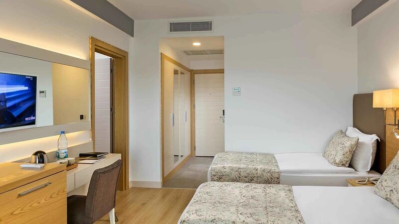 Glamour Resort & Spa