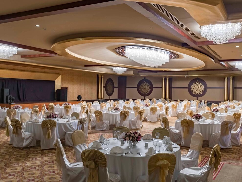 Royal Dragon Hotel Side