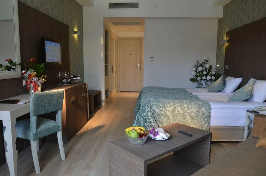 Port Side Resort Hotel 